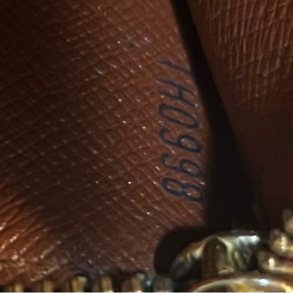 ❌SOLD❌ Louis Vuitton Sarah Crossbody Converted Wallet - Picture 2 of 6